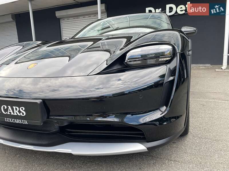 Porsche Taycan Cross Turismo 2023