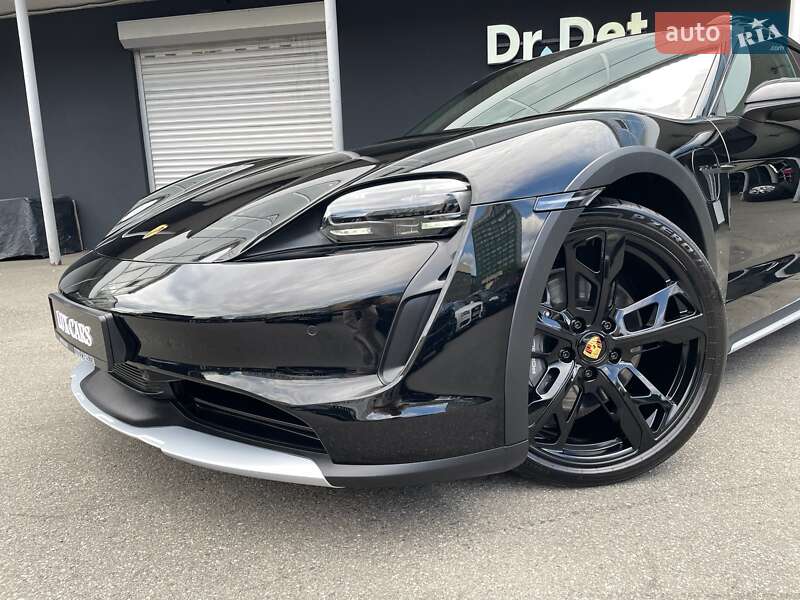 Porsche Taycan Cross Turismo 2023