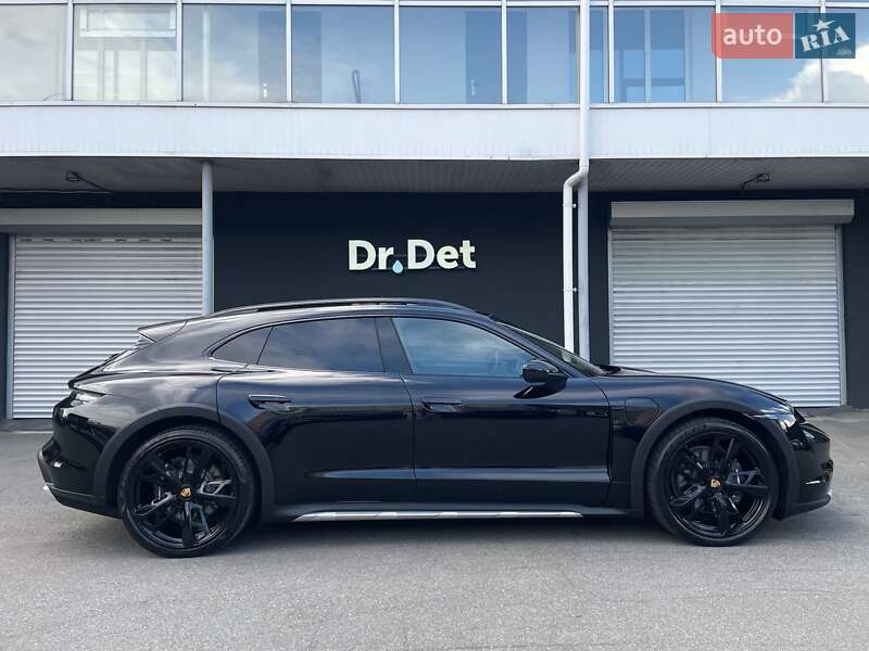 Porsche Taycan Cross Turismo 2023