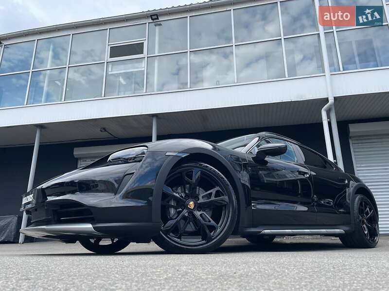 Porsche Taycan Cross Turismo 2023