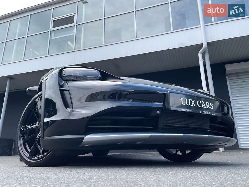 Porsche Taycan Cross Turismo 2023