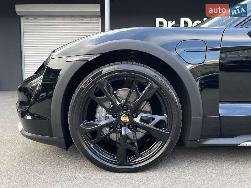 Porsche Taycan Cross Turismo 2023