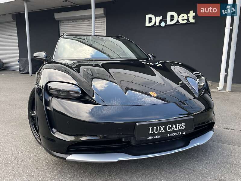 Porsche Taycan Cross Turismo 2023