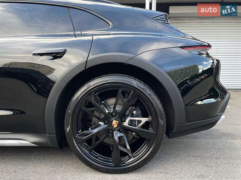 Porsche Taycan Cross Turismo 2023