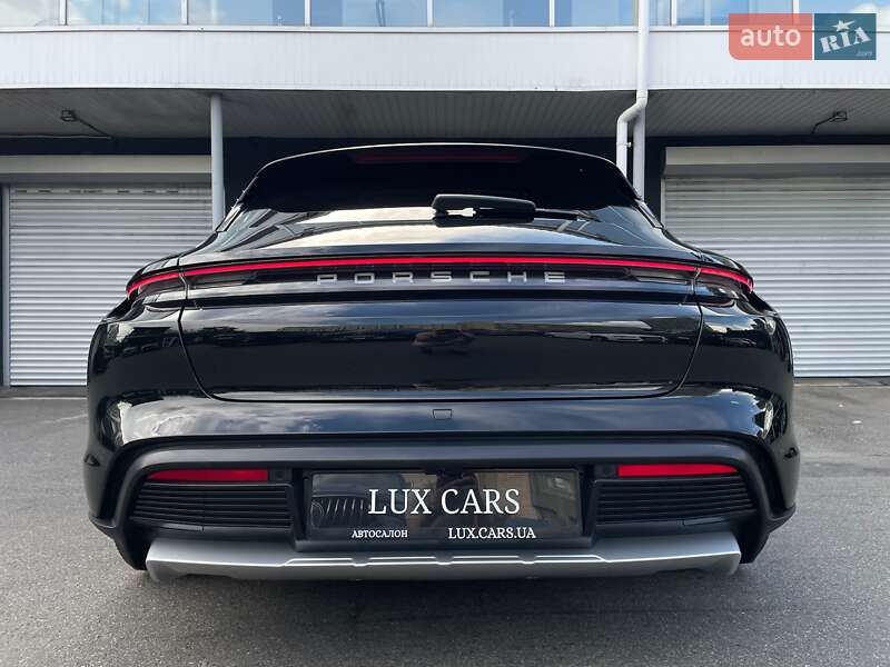 Porsche Taycan Cross Turismo 2023