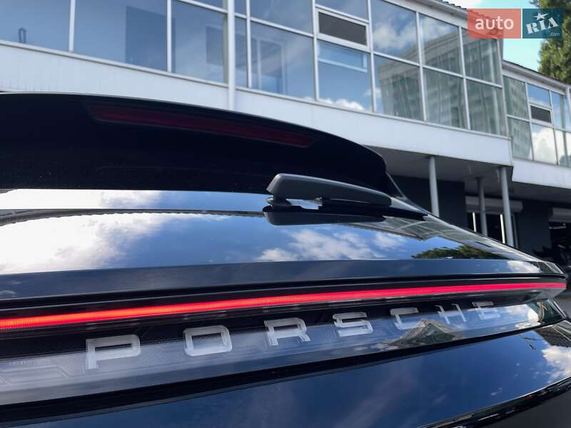 Porsche Taycan Cross Turismo 2023