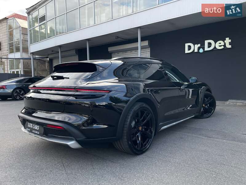 Porsche Taycan Cross Turismo 2023