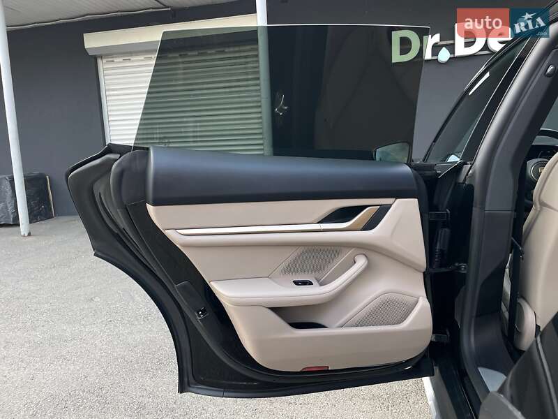 Porsche Taycan Cross Turismo 2023