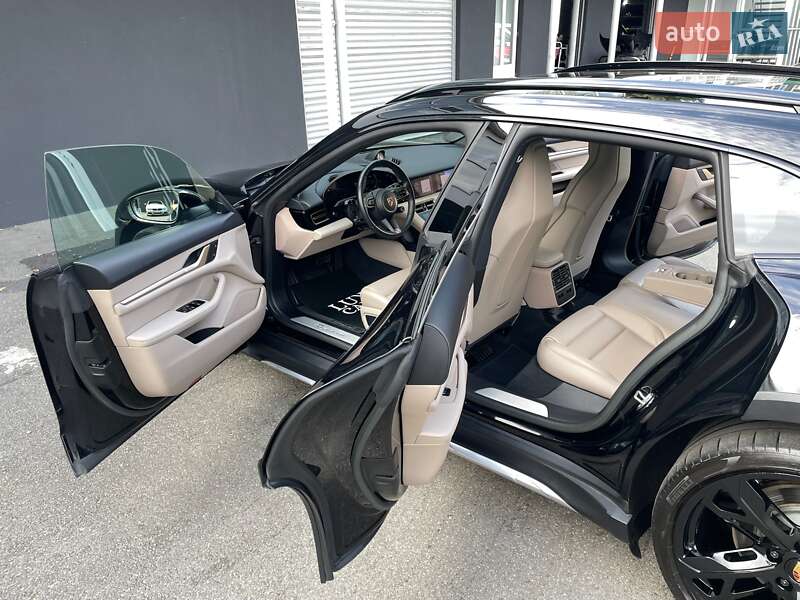 Porsche Taycan Cross Turismo 2023