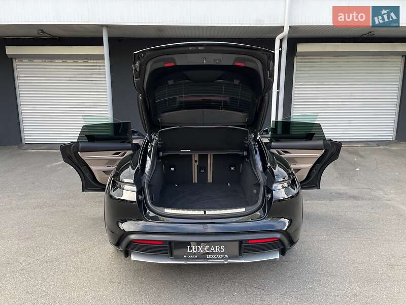 Porsche Taycan Cross Turismo 2023