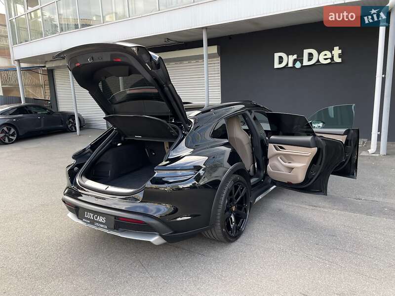 Porsche Taycan Cross Turismo 2023