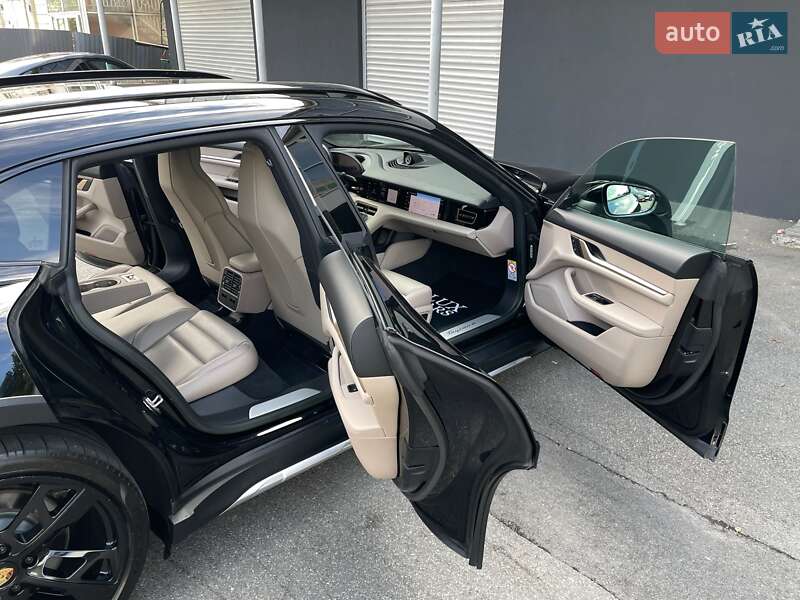 Porsche Taycan Cross Turismo 2023