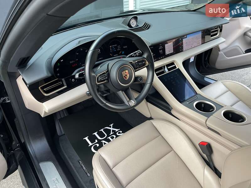 Porsche Taycan Cross Turismo 2023