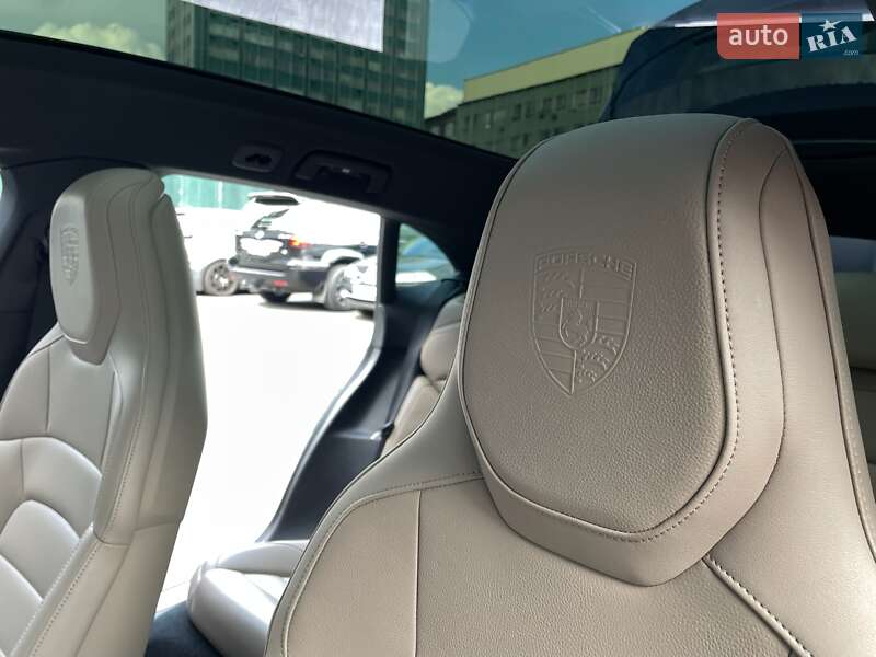 Porsche Taycan Cross Turismo 2023