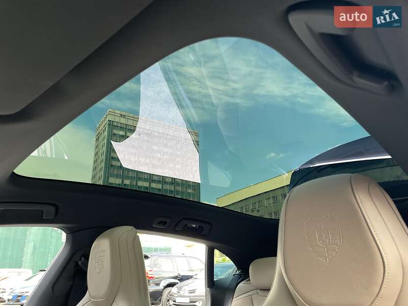 Porsche Taycan Cross Turismo 2023