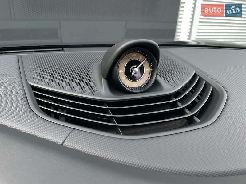 Porsche Taycan Cross Turismo 2023