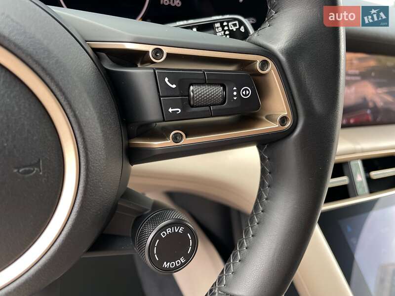 Porsche Taycan Cross Turismo 2023