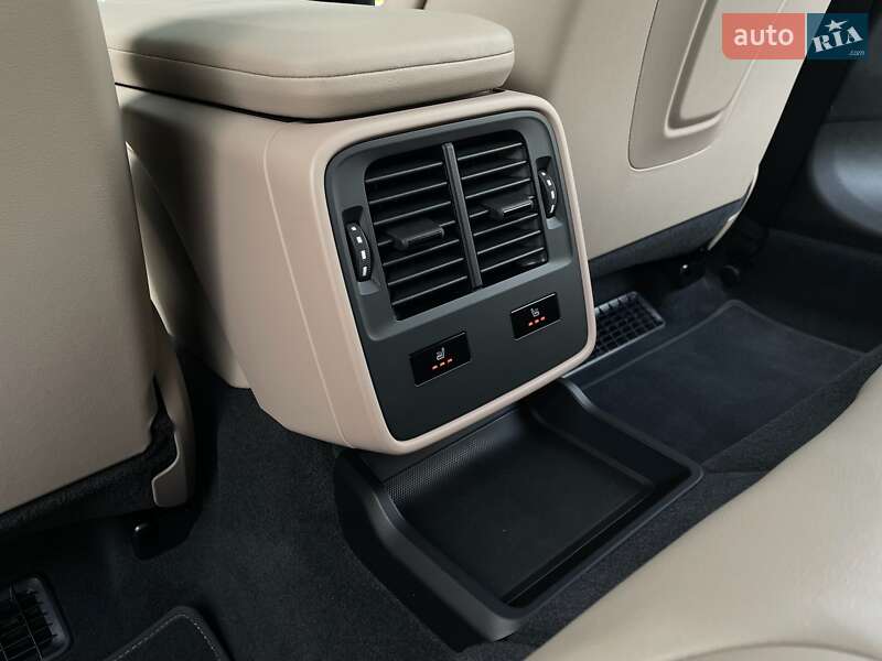 Porsche Taycan Cross Turismo 2023