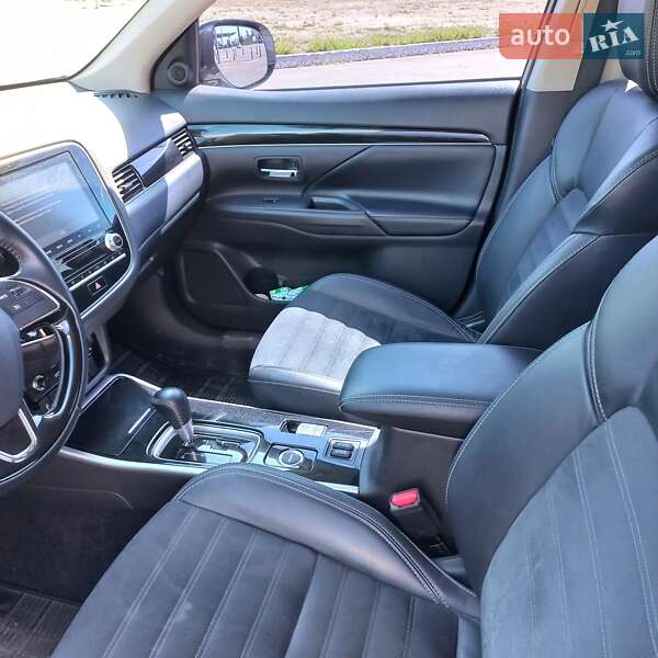 Mitsubishi Outlander 2021