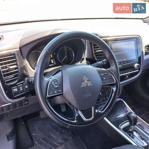 Mitsubishi Outlander 2021