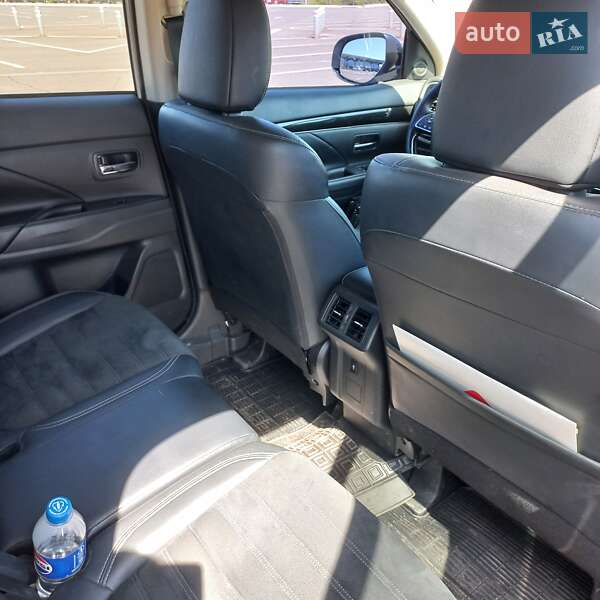 Mitsubishi Outlander 2021