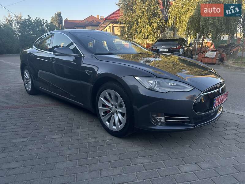 Tesla Model S 2015
