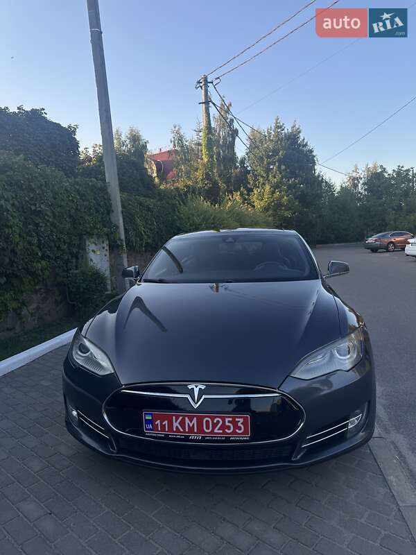 Tesla Model S 2015