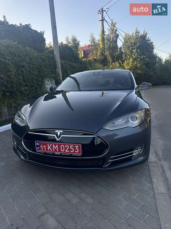 Tesla Model S 2015