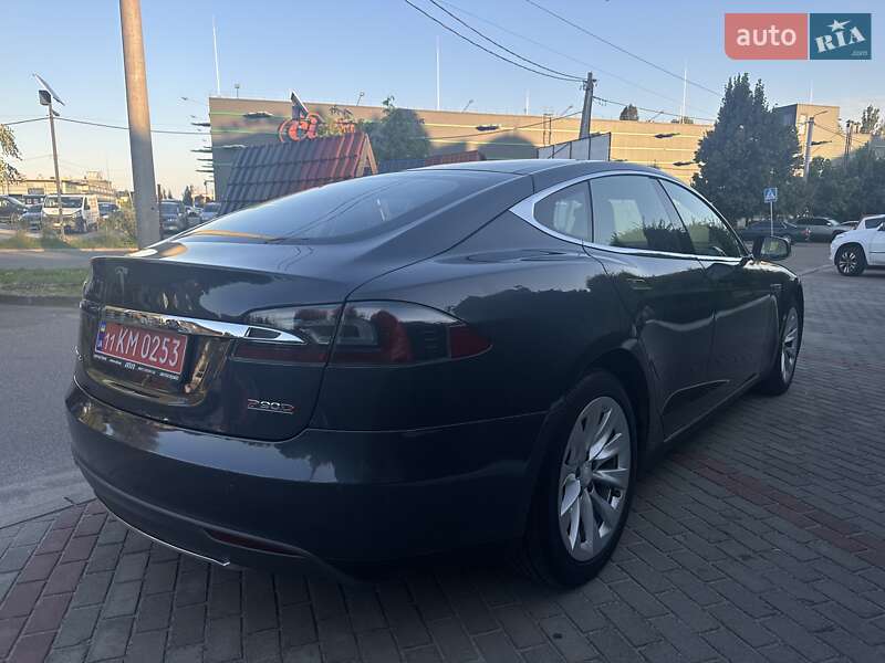 Tesla Model S 2015