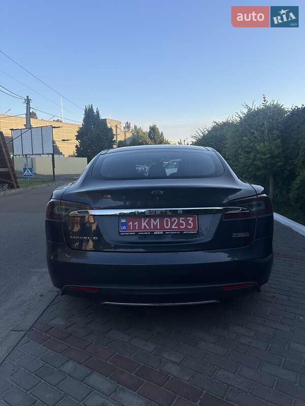 Tesla Model S 2015