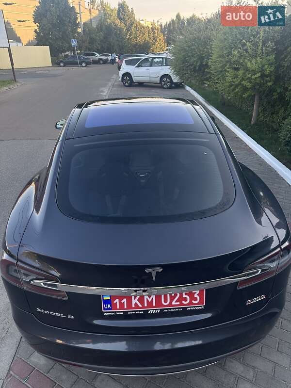 Tesla Model S 2015