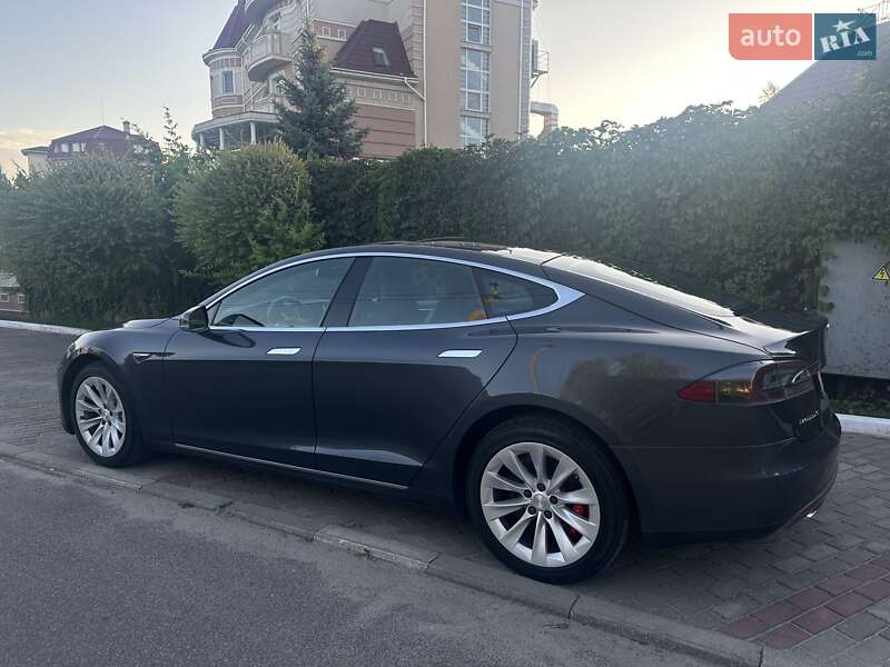 Tesla Model S 2015