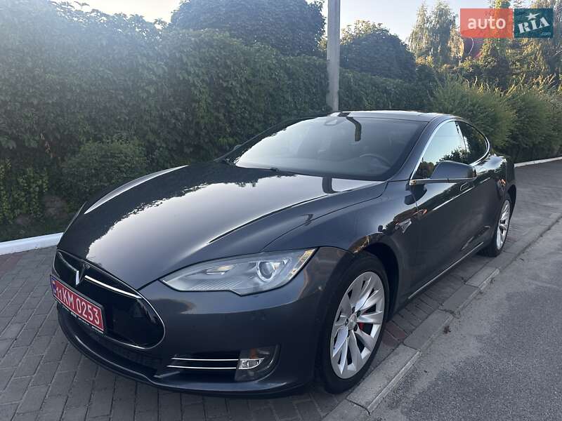 Tesla Model S 2015