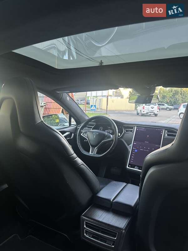 Tesla Model S 2015