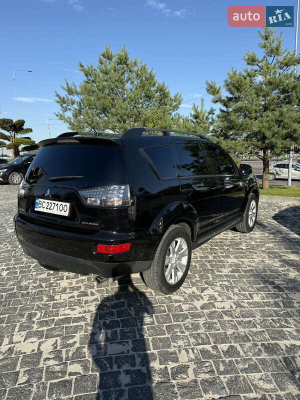 Mitsubishi Outlander 2011