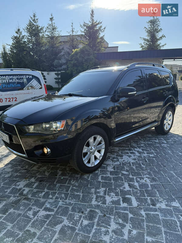 Mitsubishi Outlander 2011