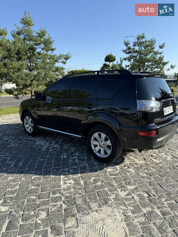 Mitsubishi Outlander 2011