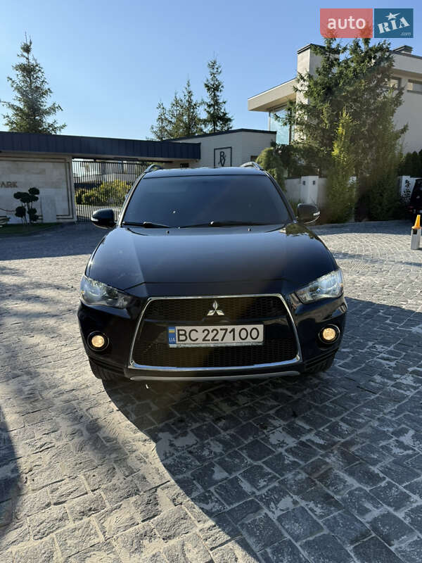 Mitsubishi Outlander 2011