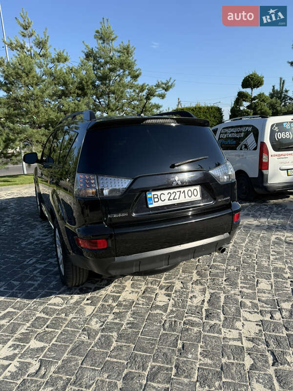 Mitsubishi Outlander 2011