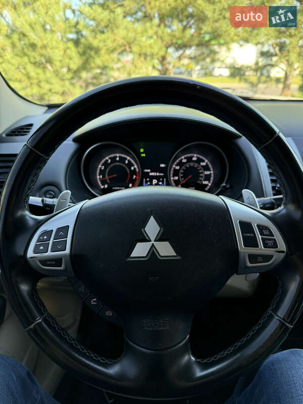 Mitsubishi Outlander 2011