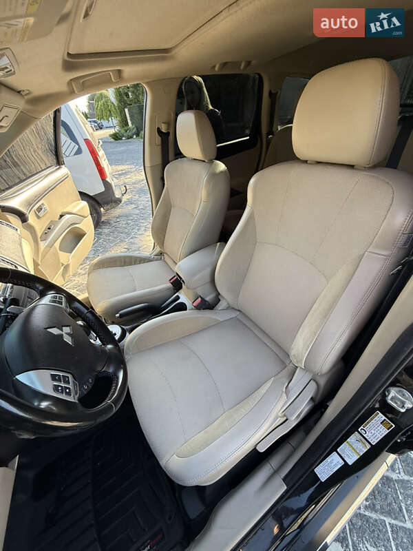 Mitsubishi Outlander 2011