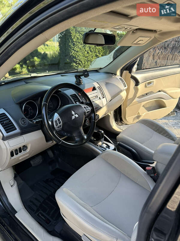 Mitsubishi Outlander 2011