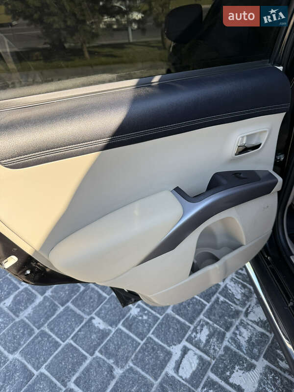 Mitsubishi Outlander 2011