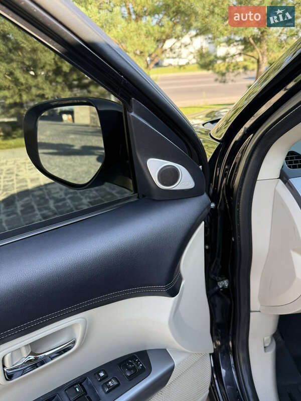 Mitsubishi Outlander 2011