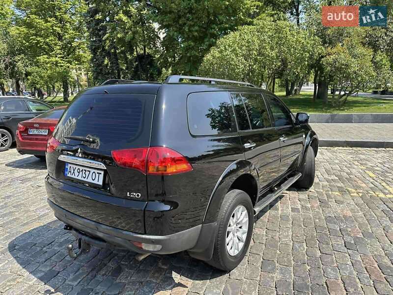 Mitsubishi Pajero Sport 2012