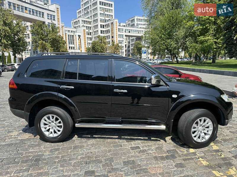 Mitsubishi Pajero Sport 2012
