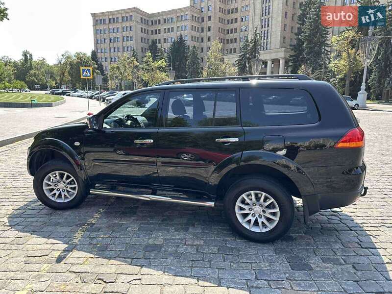Mitsubishi Pajero Sport 2012