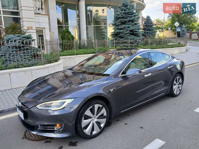 Tesla Model S 2020