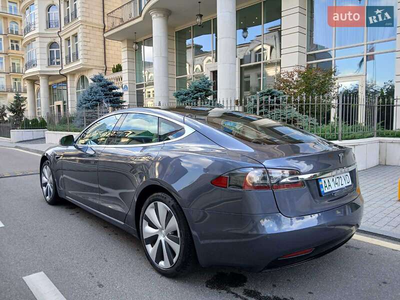 Tesla Model S 2020