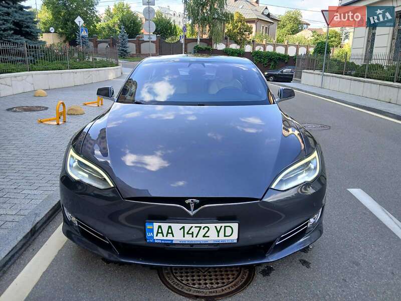 Tesla Model S 2020